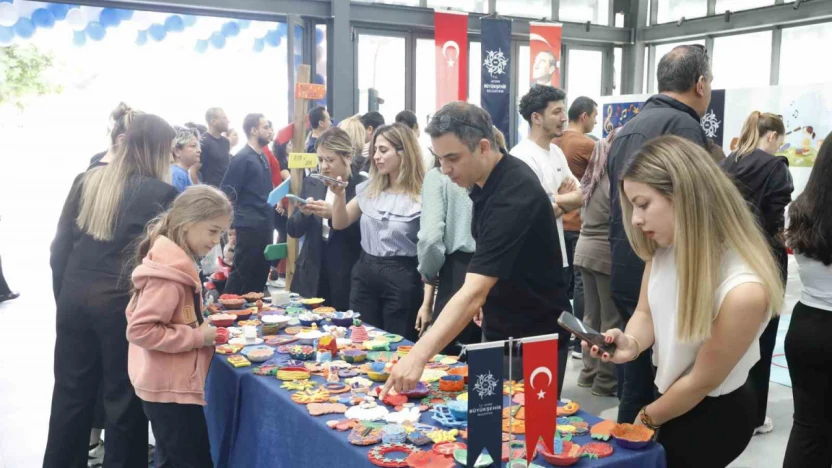 Büyükşehir'in özel öğrencileri, eserlerini görücüye çıkardı