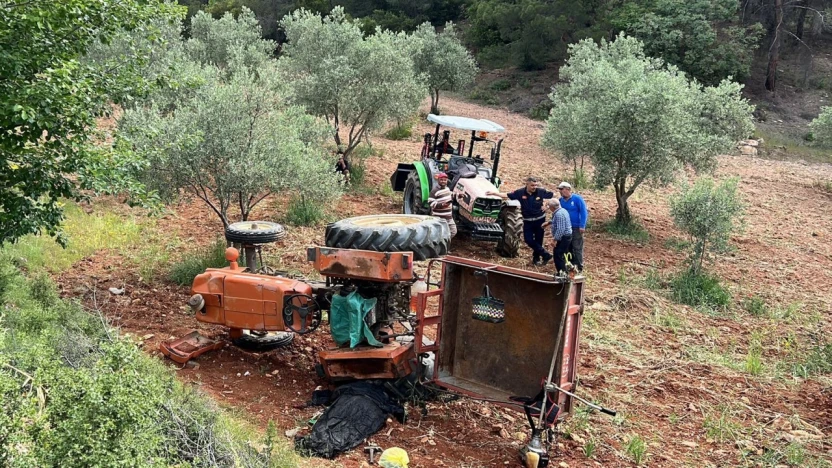 Devrilen traktörün altında kalan yaşlı kadın hayatını kaybetti