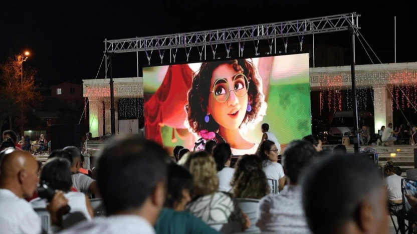 Didim'de açık hava sinema keyfi