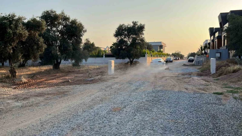 Efeler'de vatandaşlar isyan etti, Belediye Başkanı Yetişkin'e seslenen vatandaşlar 'yol' istedi