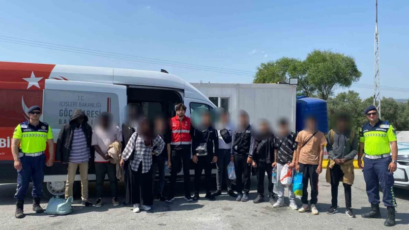 Germencik'te 21 düzensiz göçmen, 2 organizatör yakalandı