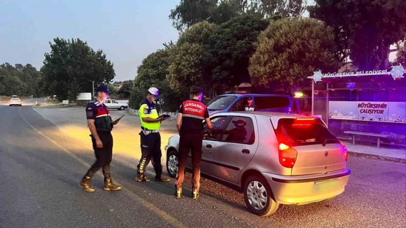 Germencik'te Jandarmadan şok yol ve asayiş uygulaması
