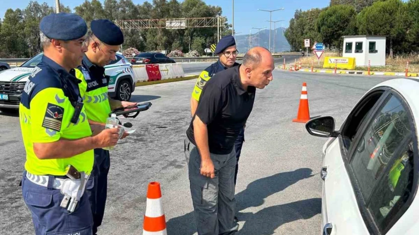 İl Jandarma Komutanı Aldemir, vatandaşların bayramını kutladı