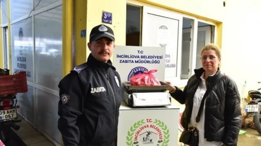 İncirliova Belediyesi'nin pazarlarda tartı denetimi sürüyor