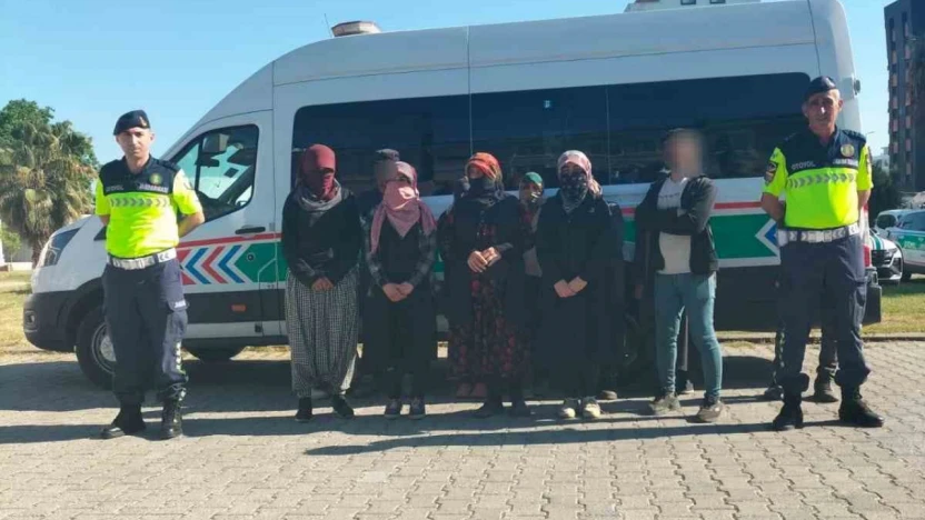 İzin belgesi bulunmayan 12 düzensiz göçmen yakalandı