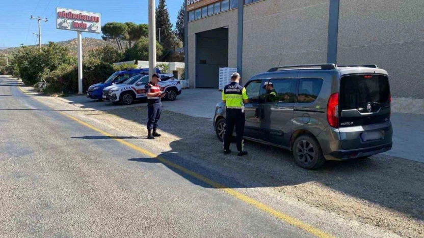 Jandarma Köşk-Ödemiş yolunda denetimleri sıklaştırdı