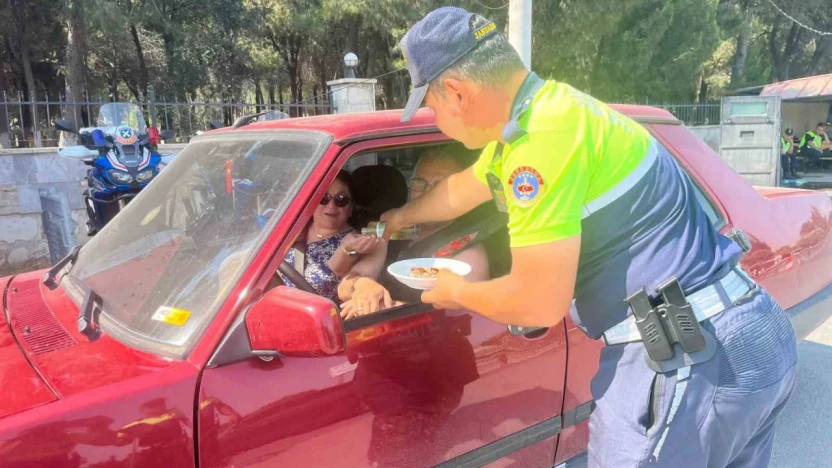 Jandarmadan 'şekerli' trafik denetimi