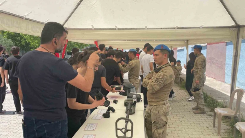 Jandarmanın teknolojisi öğrencilere anlatıldı