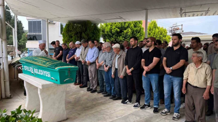 Kalp krizi geçirip hayatını kaybeden müezzin toprağa verildi