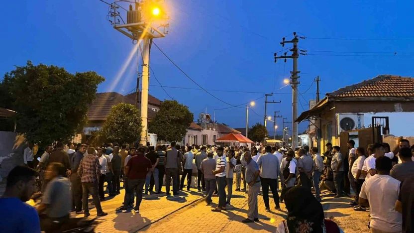 Kamyonet ile motosiklet çarpıştı: 1 ölü, 2 yaralı