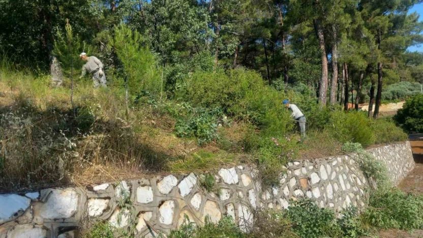 Karacasu Belediyesi'nden Dedebağ'da temizlik çalışması