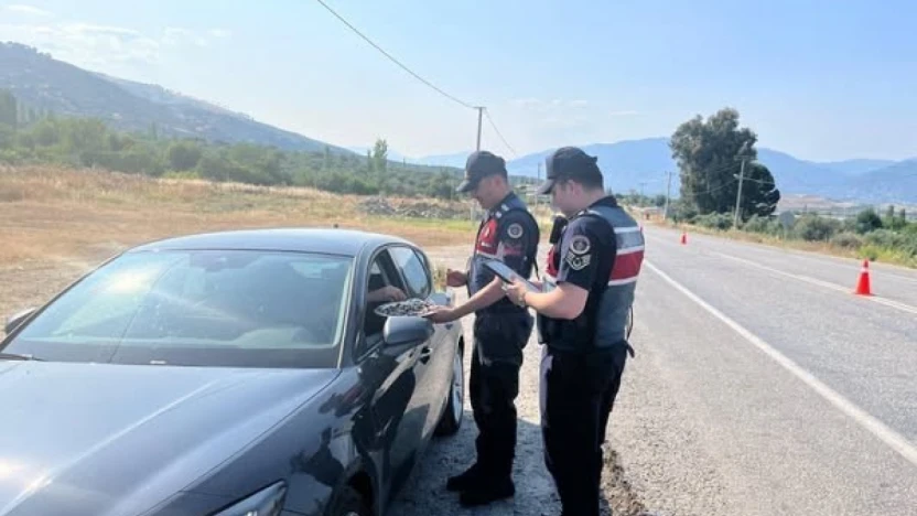 Karacasu'da jandarmadan emniyet kemeri ve hız uyarısı