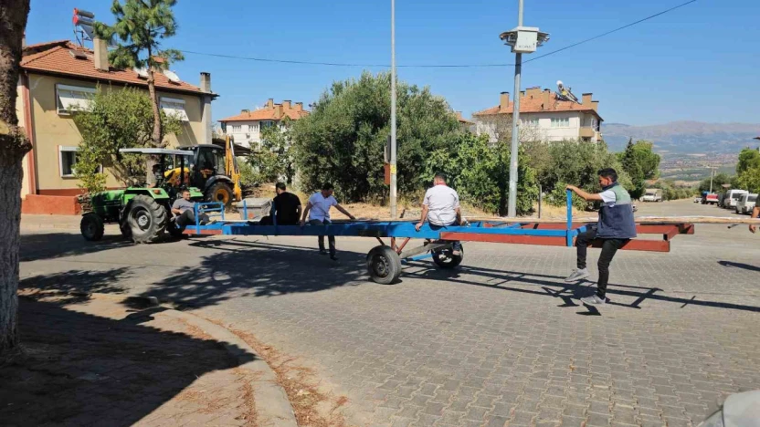 Karacasu'daki festivalde 13 buçuk metrelik tahinli pide yapıldı