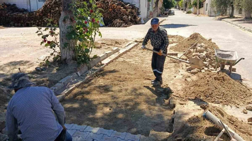 Karacasu'nun yolları yenileniyor