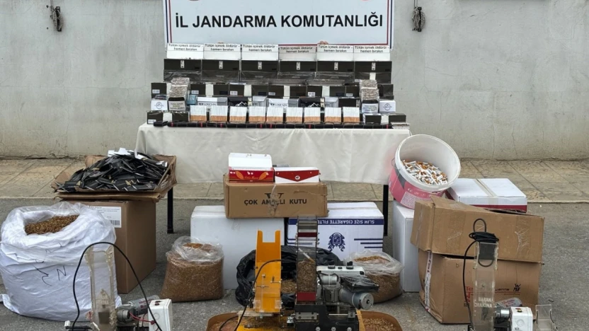 Kendi sardıkları tütünleri piyasaya süren 2 kişi yakalandı