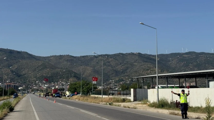 Koçarlı'da jandarmadan huzur denetimi: Araçlar ve şahıslar tek tek sorgulandı