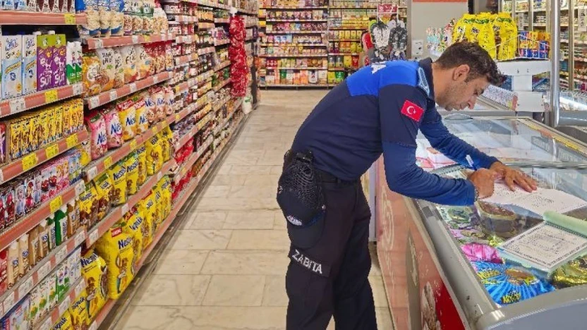 Köşk Belediyesi marketleri denetledi