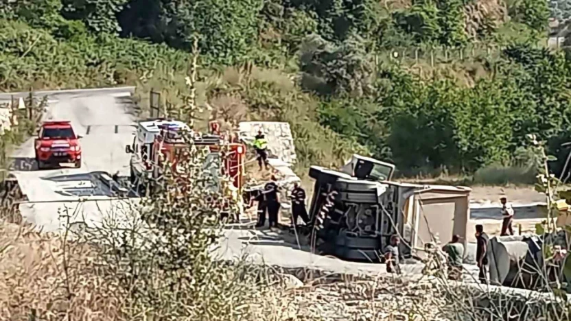 Köşk'te kum kamyonu devrildi: 1 yaralı