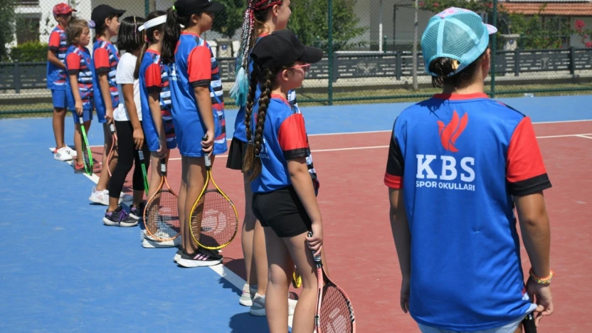 Kuşadası Belediyesi'nden geleceğin sporcularına ücretsiz eğitim desteği