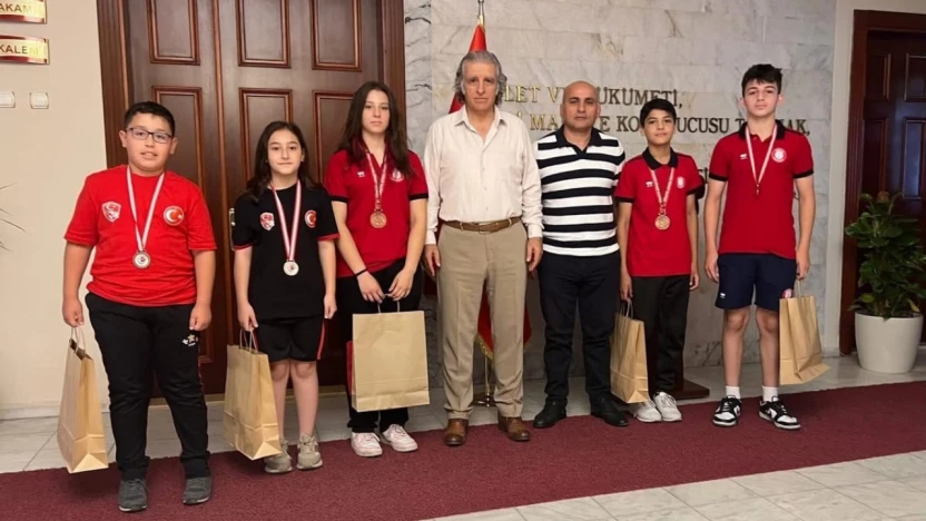 Kuşadası'nda başarılı sporcular Kaymakam Keklik ile görüştü