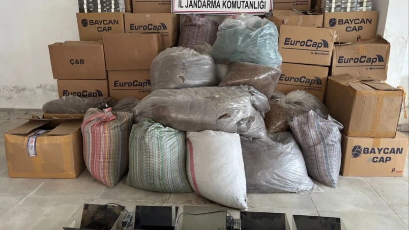 Kuşadası'nda kaçak sigara operasyonu: 3 ton tütün ele geçirildi