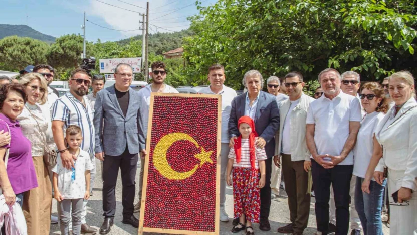 Kuşadası'nda kiraz şenliği coşkusu