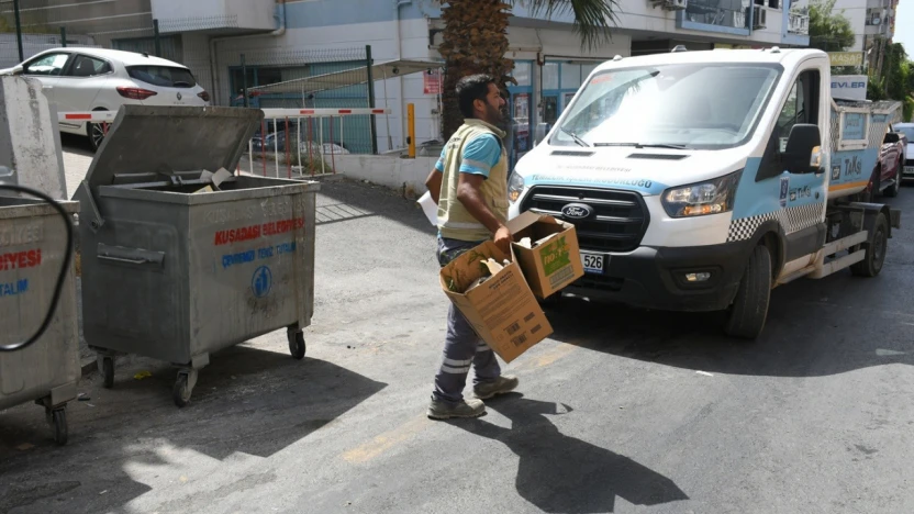 Kuşadası'nda temizlik çalışmaları sürüyor