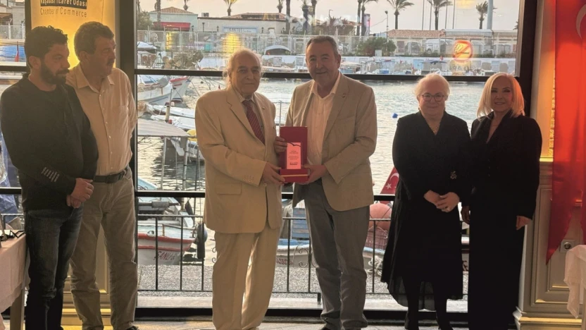 Kuşadası Ticaret Odası'nda Meclis Üyelerine plaket verildi