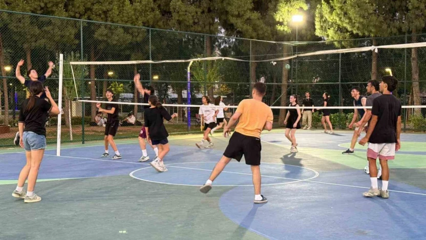 Mimar Sinan Parkı'na vatandaşlardan yoğun ilgi