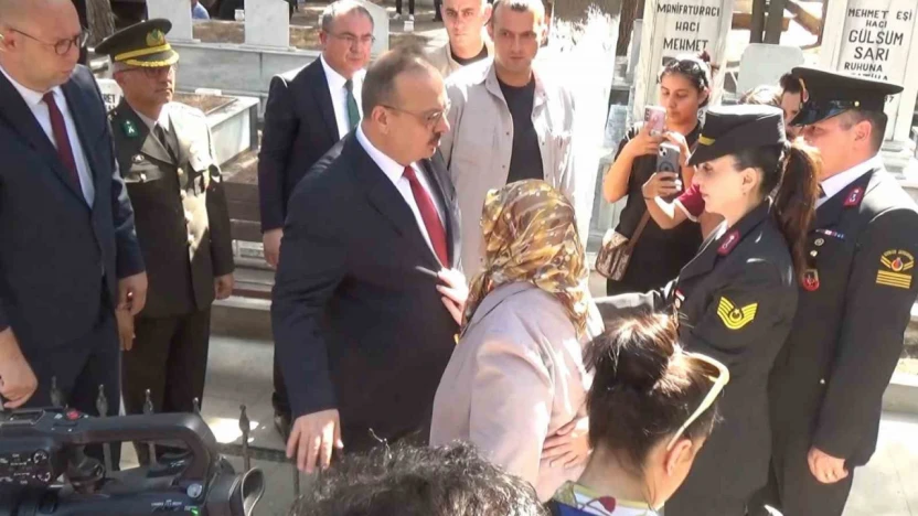 Oğlunun mezarına sarılamayan anne Şengüroğlu: 'Bir kapı açılsın yeter'