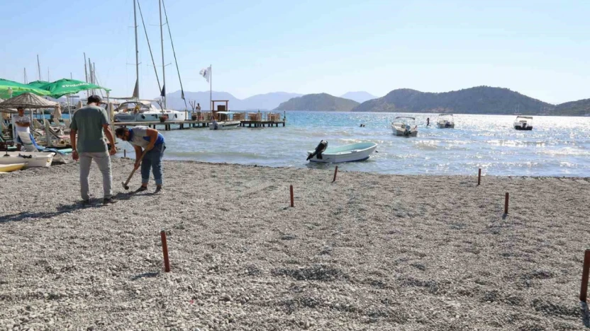 Sezon bitti, Marmaris Belediyesi plajları düzenlemeye başladı