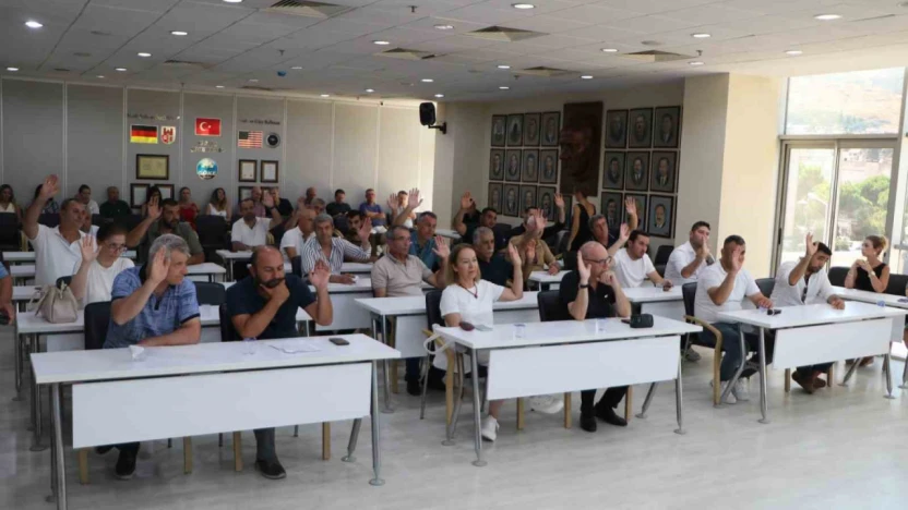Söke Belediye Meclisi'nde CHP'den 5 kişi istifa etti