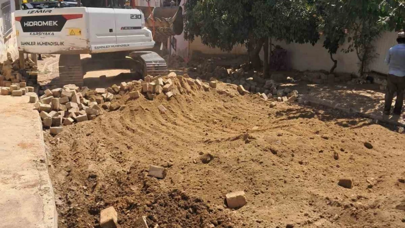 Sultanhisar'da yol yenileme çalışmaları devam ediyor