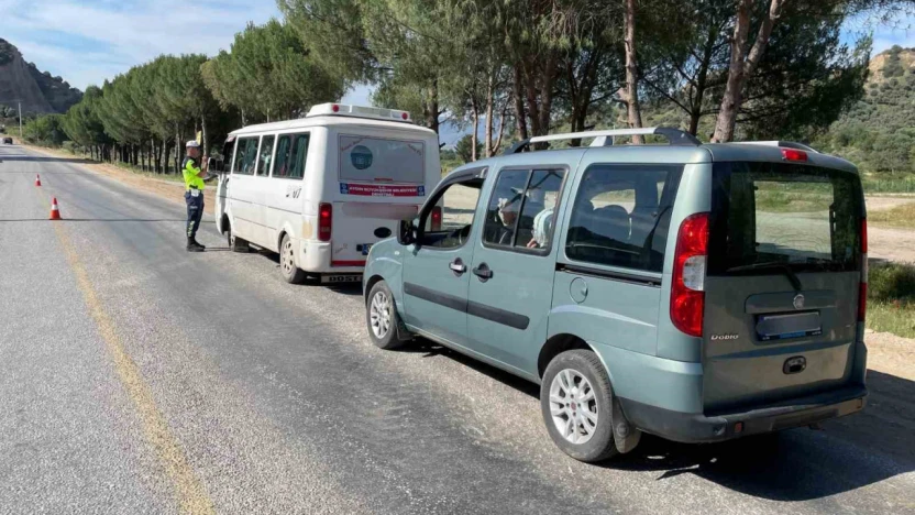 Trafik kurallarına uymayan sürücüler jandarmadan kaçamadı