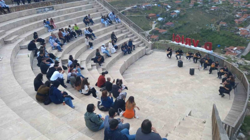 Üç şehir arasında kültür köprüsü kuran 'Kültürler Buluşuyor' projesi bu kez Sivas'ta