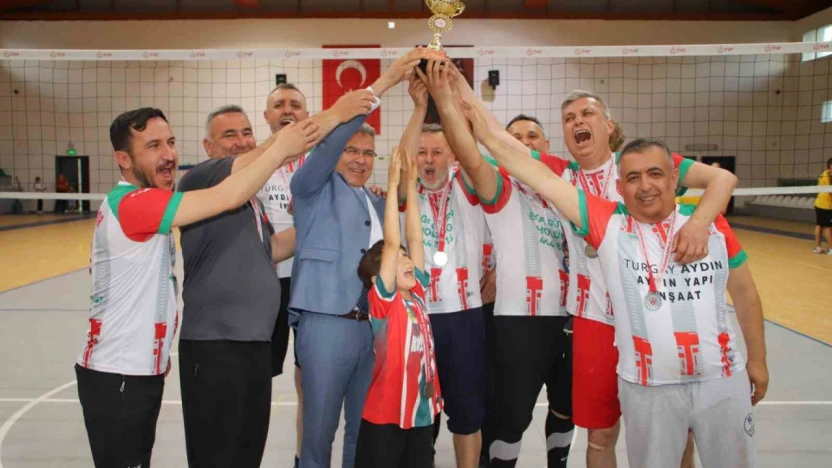 Voleybol turnuvasının şampiyonu belli oldu