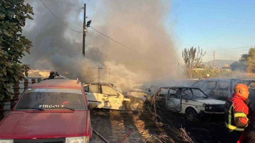 Yediemin deposunda yangın çıktı, 5 otomobil 30 motosiklet yandı