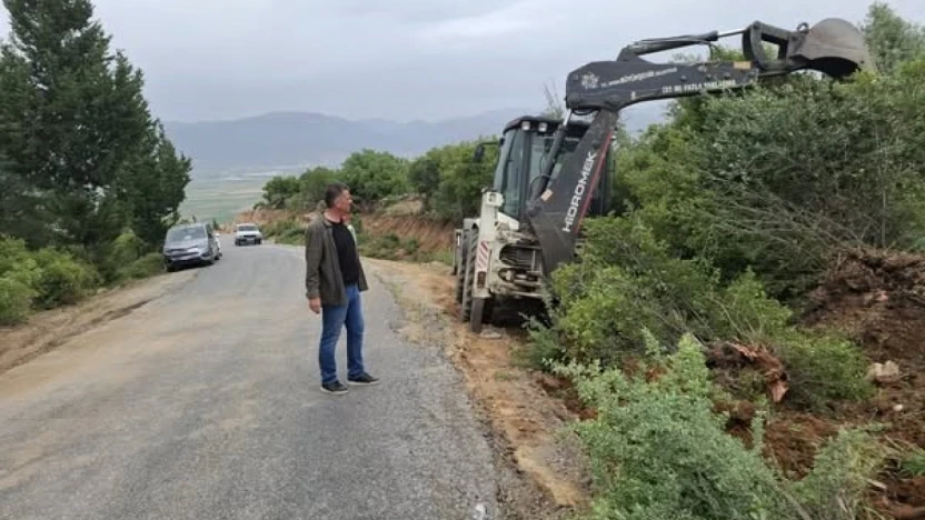 Yenipazar'da yol genişletme çalışmaları sürüyor
