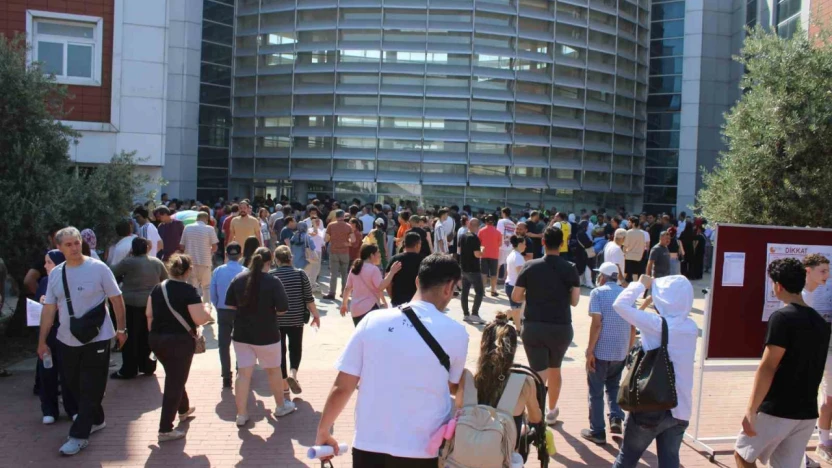 YKS maratonunda manzara değişmedi, geç kalanlar sınava alınmadı